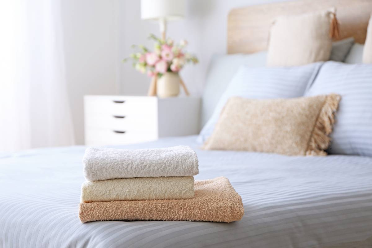 Professional bedding dry cleaning in Delhi for quilts, blankets, and comforters with premium fabric care service.