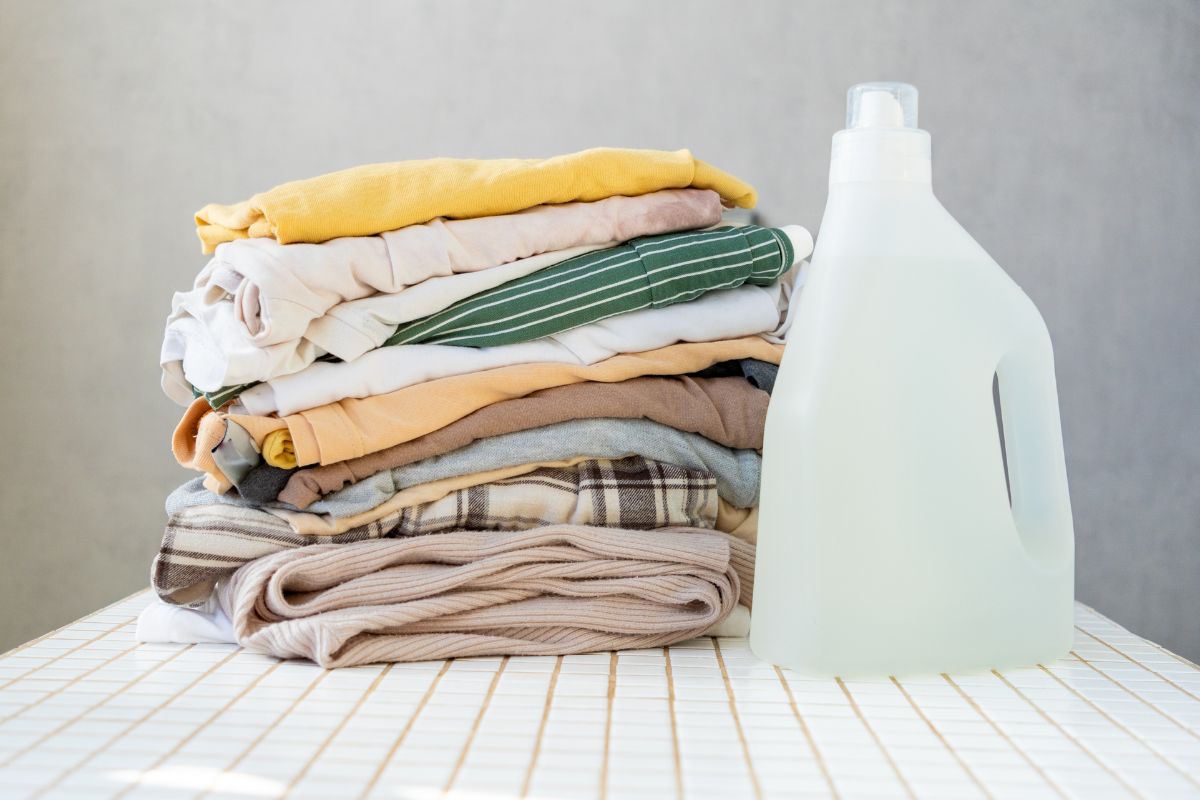 Cloud Dhobi team handling remove bad odour from clothes in Delhi NCR