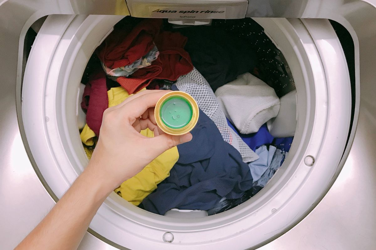 remove holi colour from clothes - Cloud Dhobi featured image