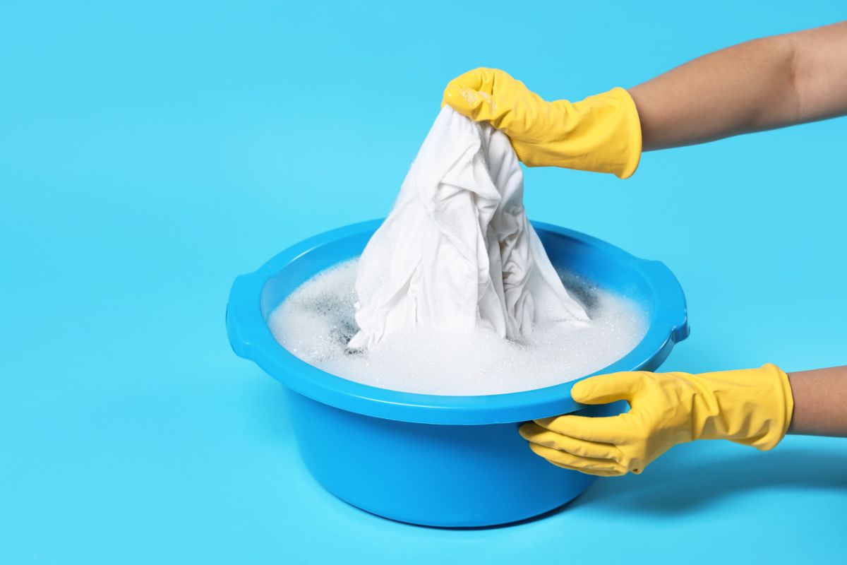 Remove Dried Blood Stains and blood stains on white shirt advice from Cloud Dhobi