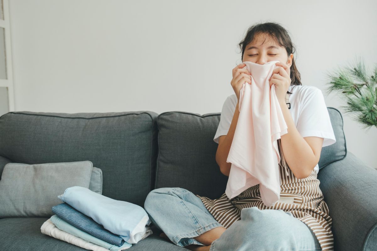 Remove Bad Odour from Clothes by Cloud Dhobi laundry experts in Delhi NCR