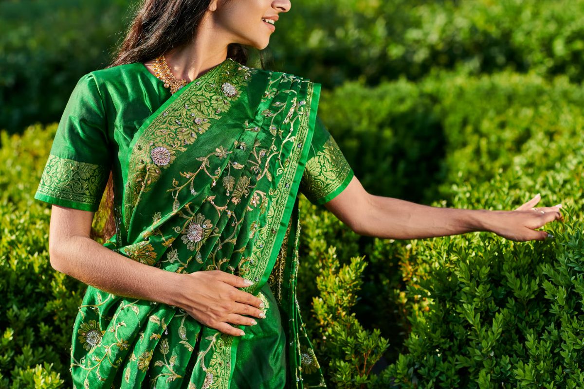 saree dry cleaning price in ghaziabad - Cloud Dhobi professional service