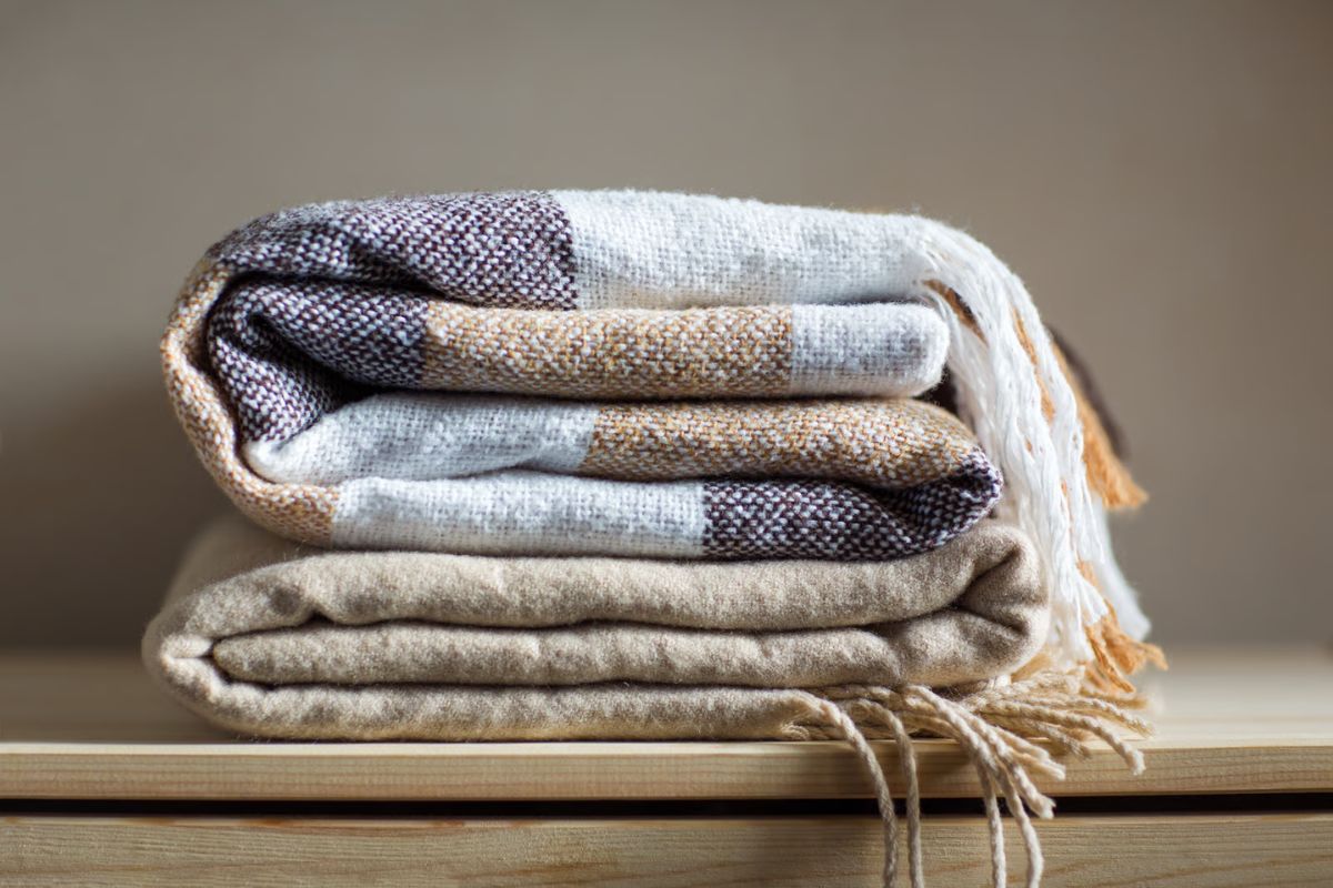 blanket dry cleaning price in ghaziabad - Cloud Dhobi featured image