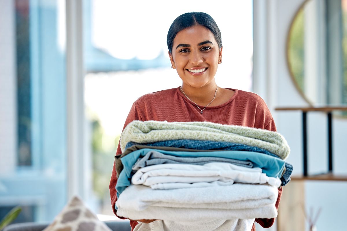 whatsapp laundry ghaziabad - Cloud Dhobi team at work
