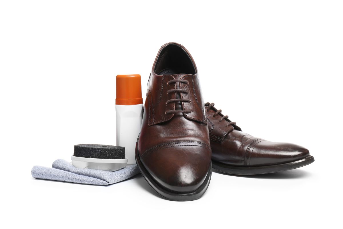 shoe cleaning service in ghaziabad - Cloud Dhobi featured image