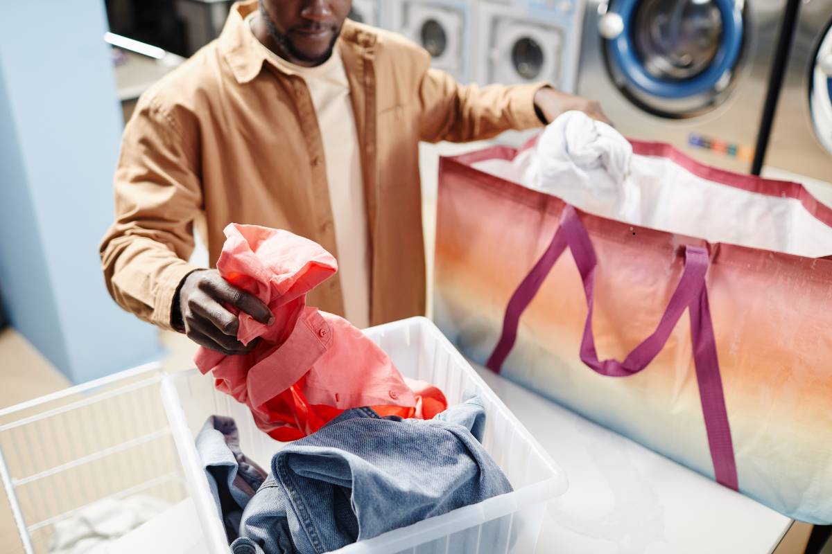 laundry by weight ghaziabad - Cloud Dhobi team at work